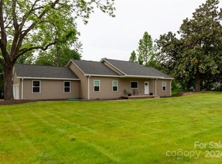 6055 Little Mountain Rd, Sherrills Ford, NC 28673