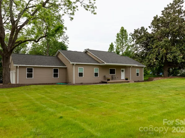 6055 Little Mountain Rd, Sherrills Ford, NC 28673