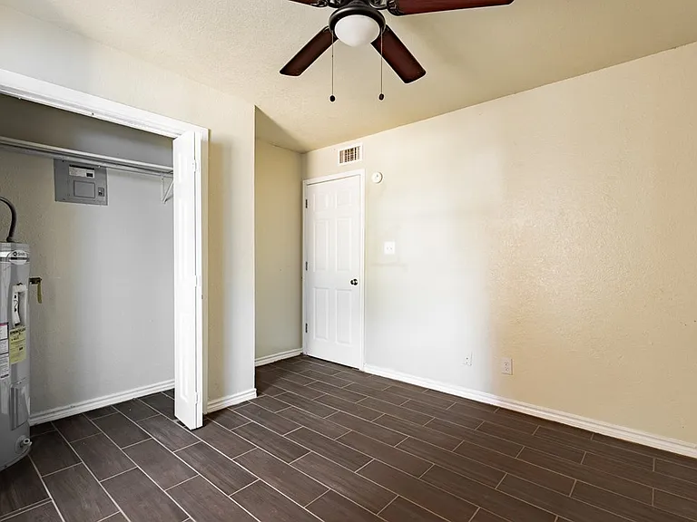 1385 Rivera Dr — Photo 2