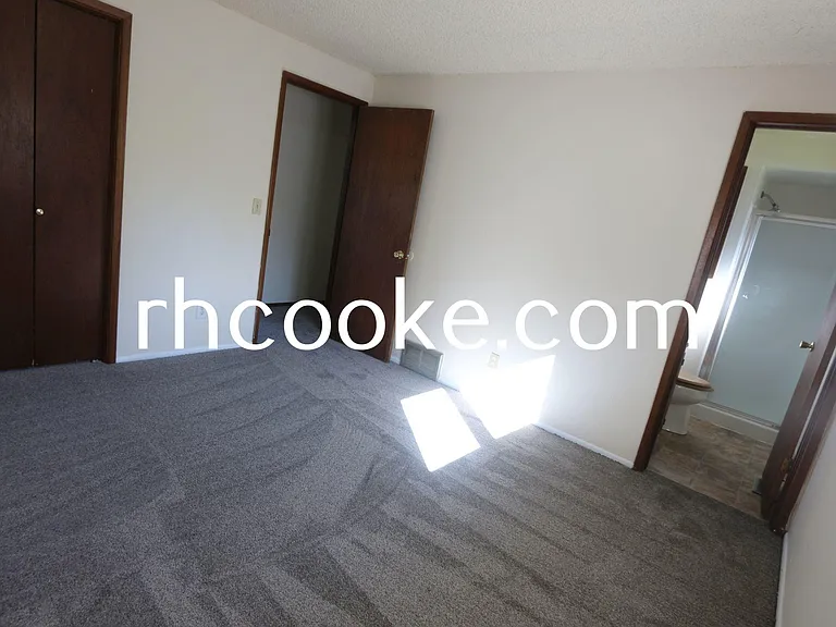 5711 N Greenwood Blvd — Photo 5