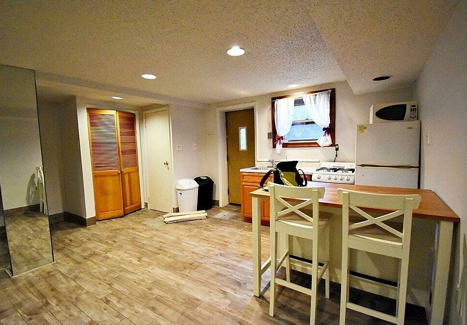 2nd image of 190 Withers St Floor 1