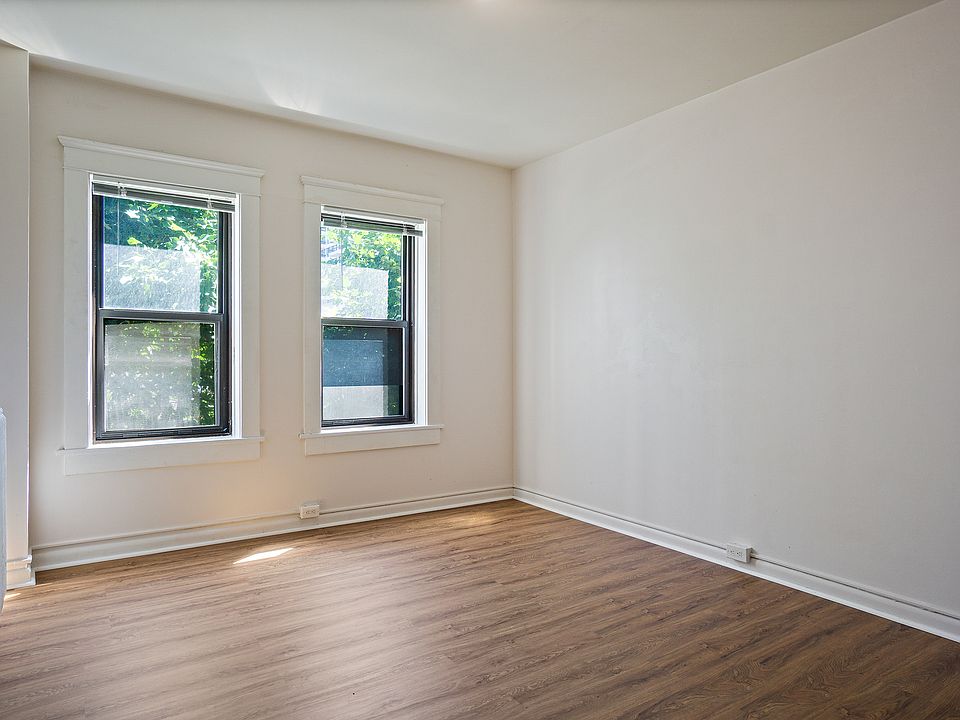 1st image of 304 Bell St APT 33C
