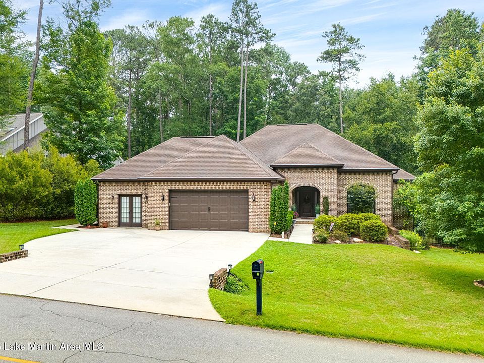1st image of 825 Stillwaters Dr
