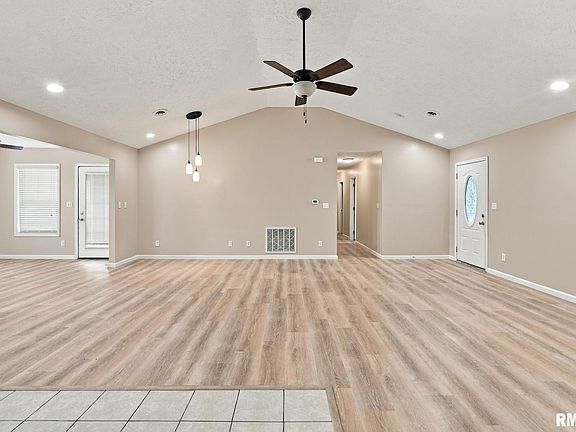3rd image of 1605 Dew Drop Dr