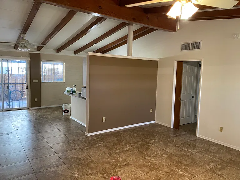 527 N Stewart Ave — Photo 10