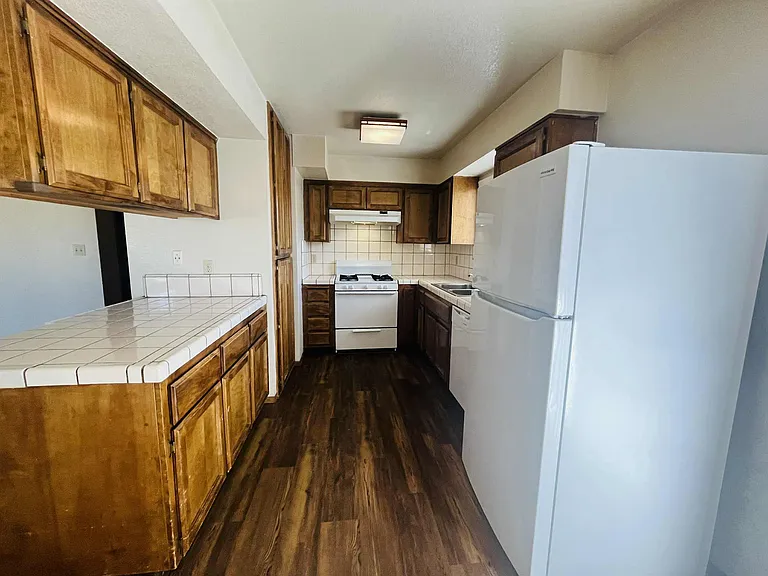 1251 W Davis St — Photo 7