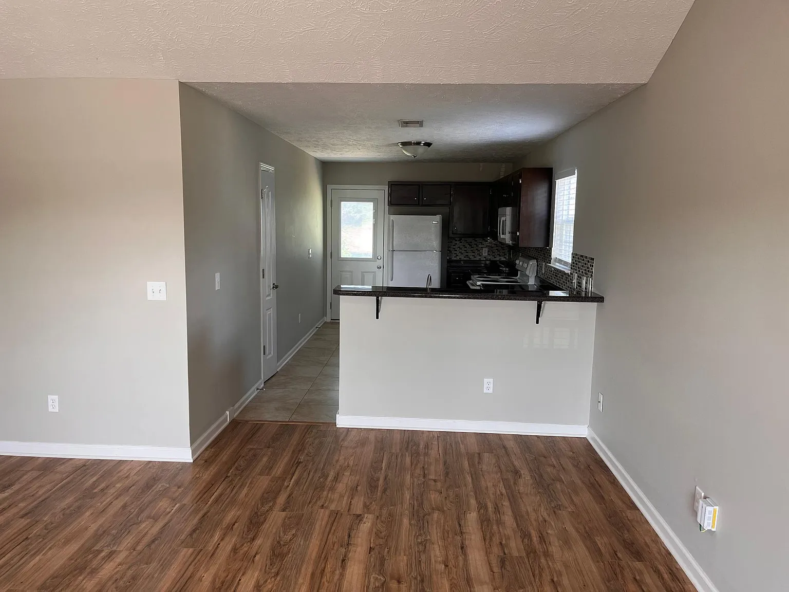2 bed, 1050 sqft, $1,750 — Photo 3