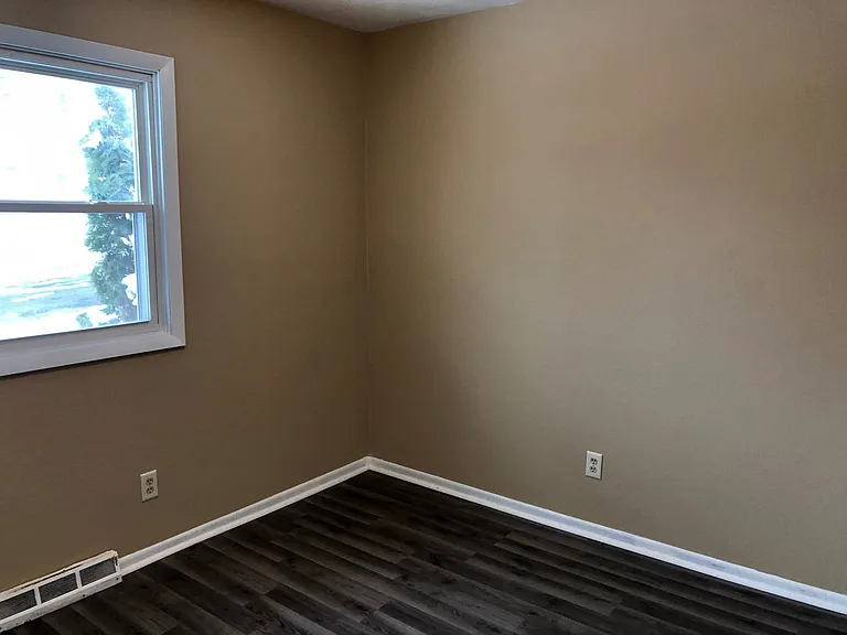 908 Asbury Ct — Photo 6