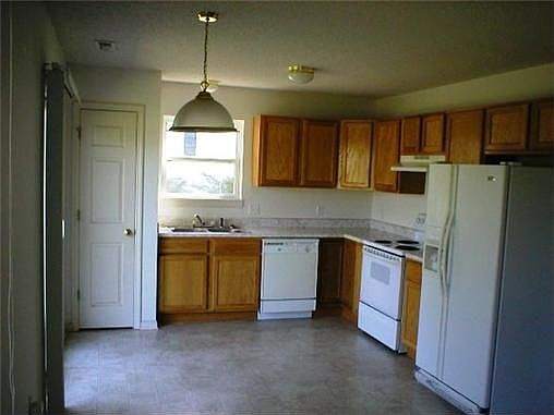 3rd image of 15570 NW 126th St