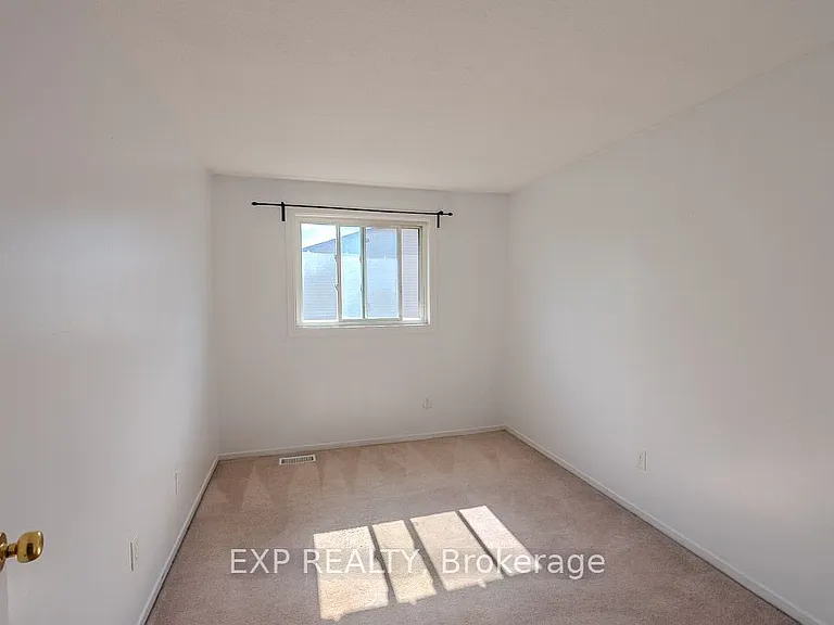 37 Forester Cres — Photo 17