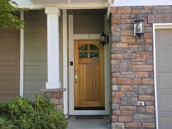 211 Silver St APT I, Silverton, OR 97381