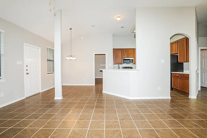 3 bed, 2.0 bath, 1579 sqft, $1,645 — Photo 3