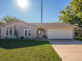 916 Springdale Rd, Bedford, TX 76021