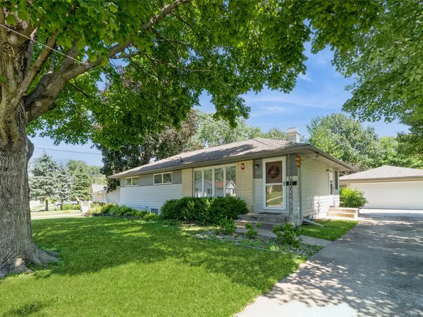 713 32nd St, West Des Moines, IA 50265