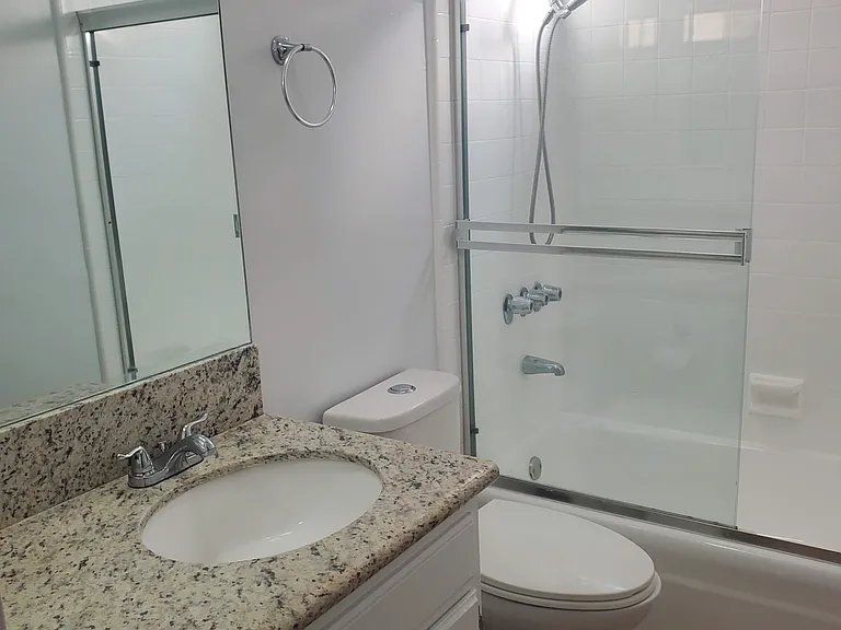 2212 S Bentley Ave — Photo 4