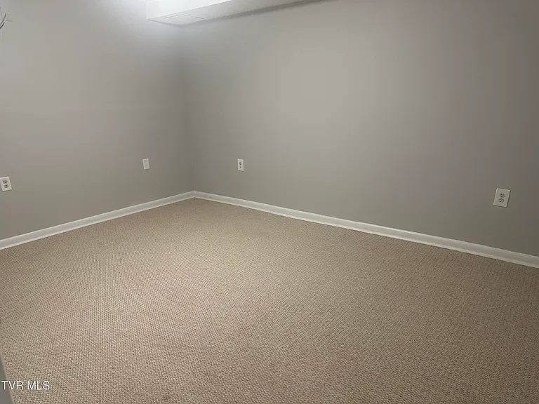 160 Kathy Ave #8 — Photo 9