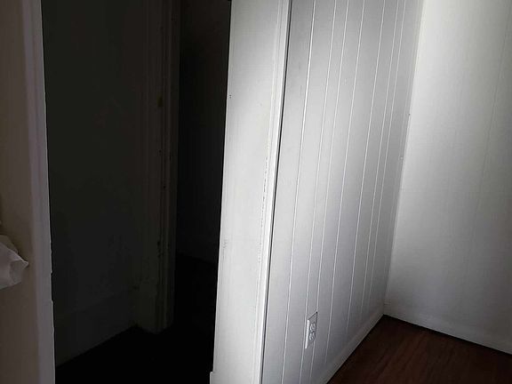 4th image of 2110 Douglas St #1