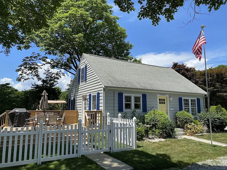 71 New London Rd — Photo 1