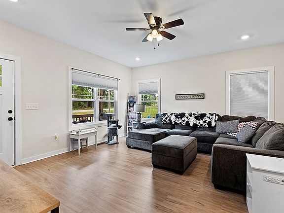 4th image of 105 Kelli Dr