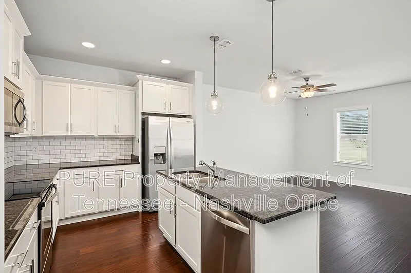 3 bed, 3.0 bath, 2147 sqft, $2,995 — Photo 3