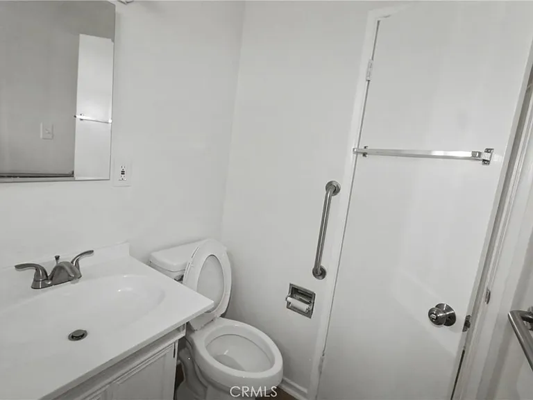 1010 E 32nd St #A — Photo 16