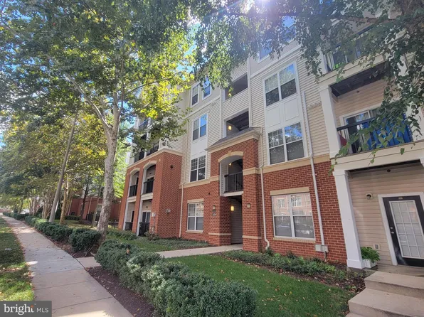 11379 Aristotle Dr #10-207, Fairfax, VA 22030