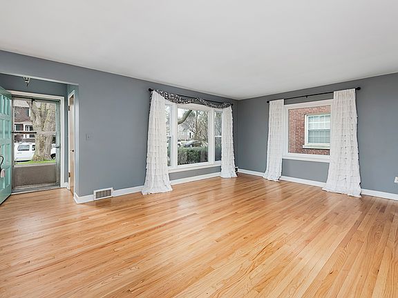3rd image of 4618 Clausen Ave