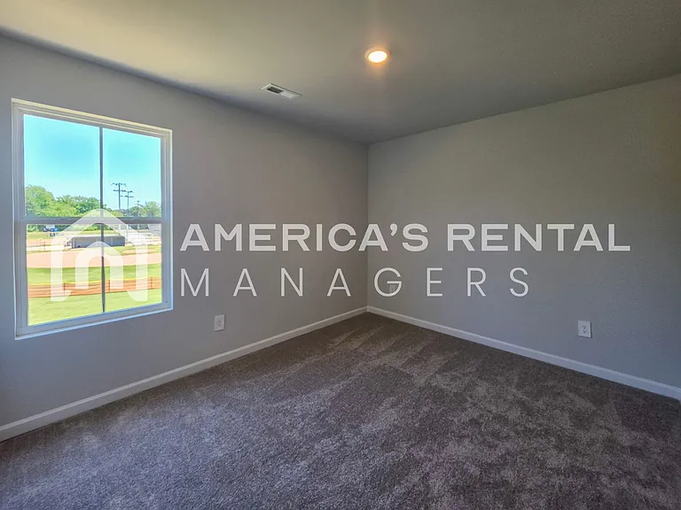4111 Hudson Ct — Photo 32
