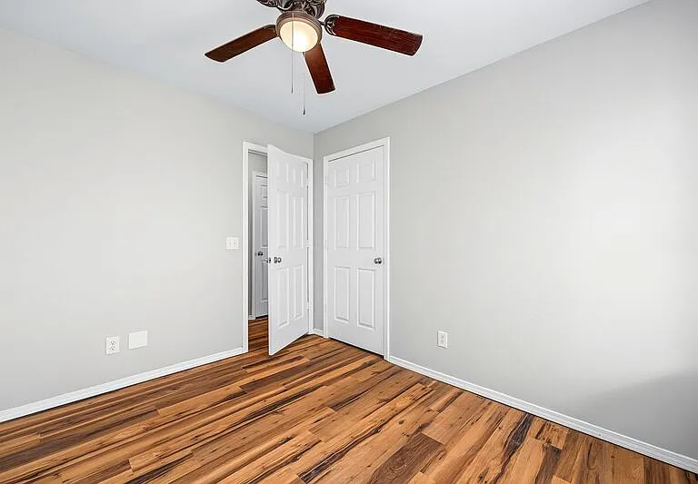 302 Parkcrest Dr — Photo 8