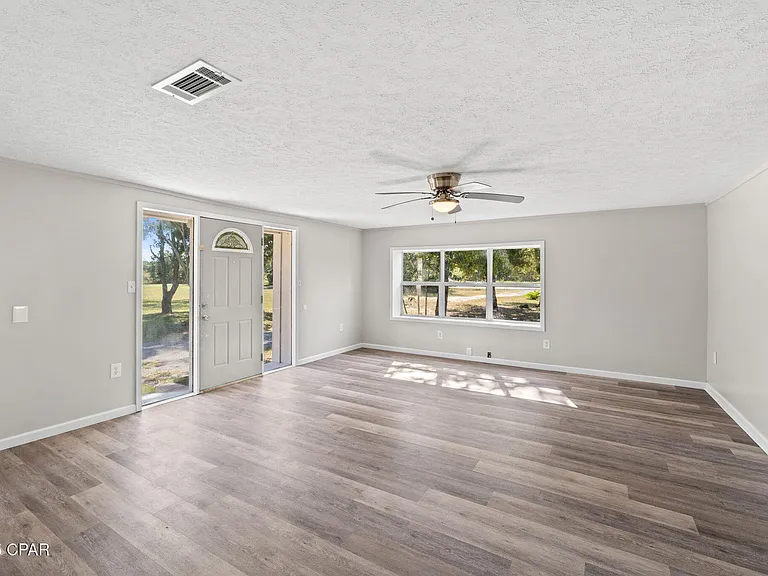 13636 Highway 77 — Photo 10