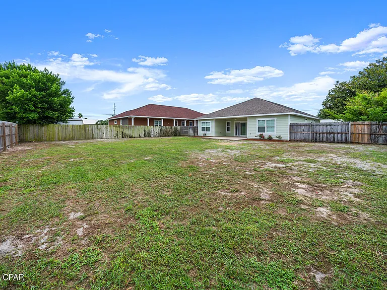 305 Evergreen St — Photo 20