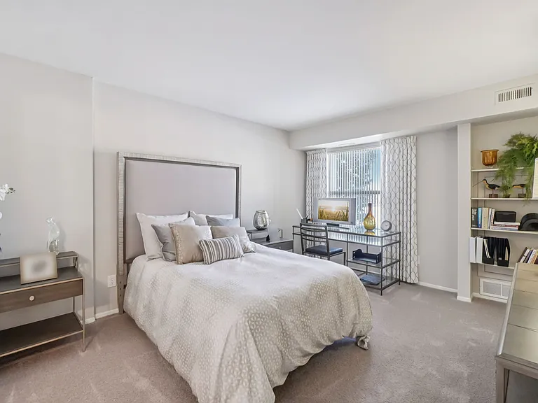 Harbour Village Apartments — Photo 7