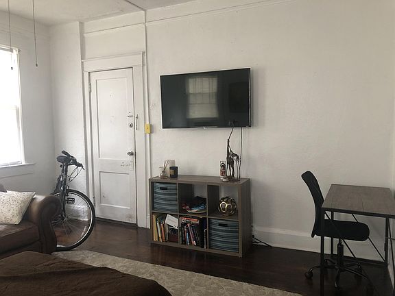 4th image of 2319 W Texas Ave #1
