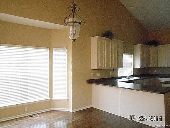 4th image of 37504 Newburgh Park Cir