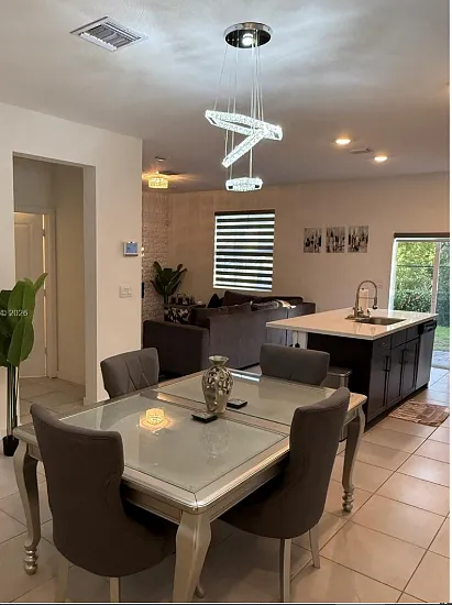 3 bed, 1628 sqft, $2,975 — Photo 3