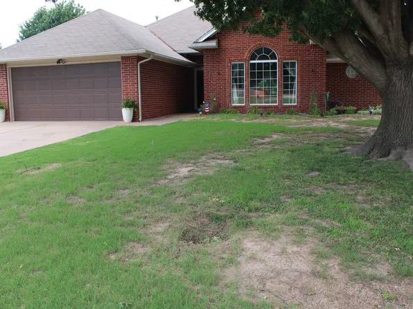 2210 Constitution Ave, Enid, OK 73703
