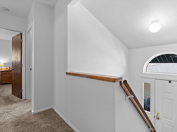 5th image of 602 Clark St
