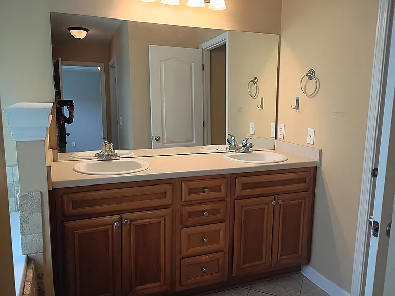 Main Bedroom Vanity