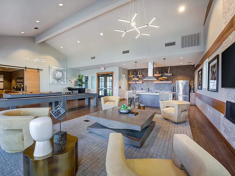 Esencia Sur Apartment Homes — Photo 15