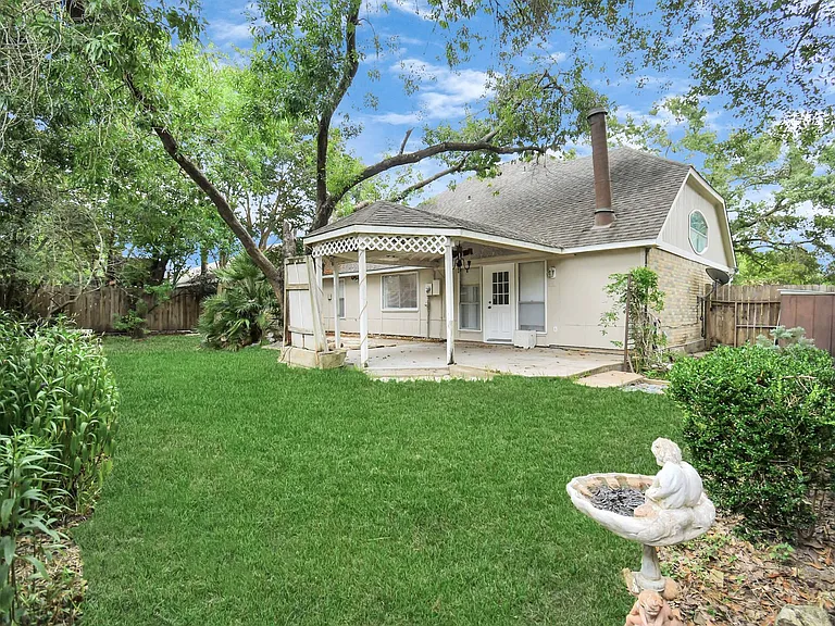 14810 Cypress Ridge Dr — Photo 32