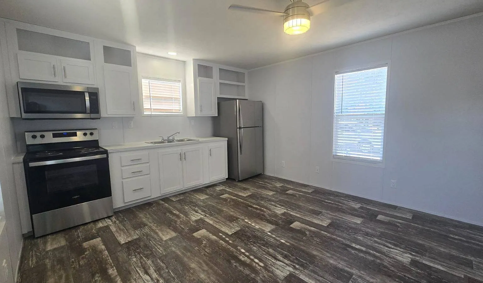 3 bed, 1.0 bath, 672 sqft, $1,225 — Photo 3