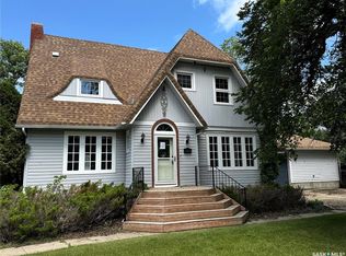 215 7th Ave E, Shaunavon, SK S0N2M0