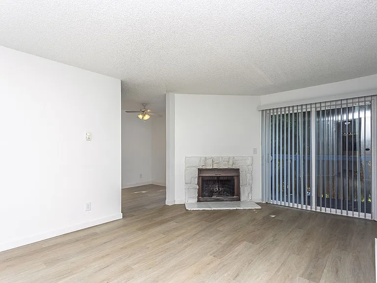 The Seasons Apartments — Photo 7