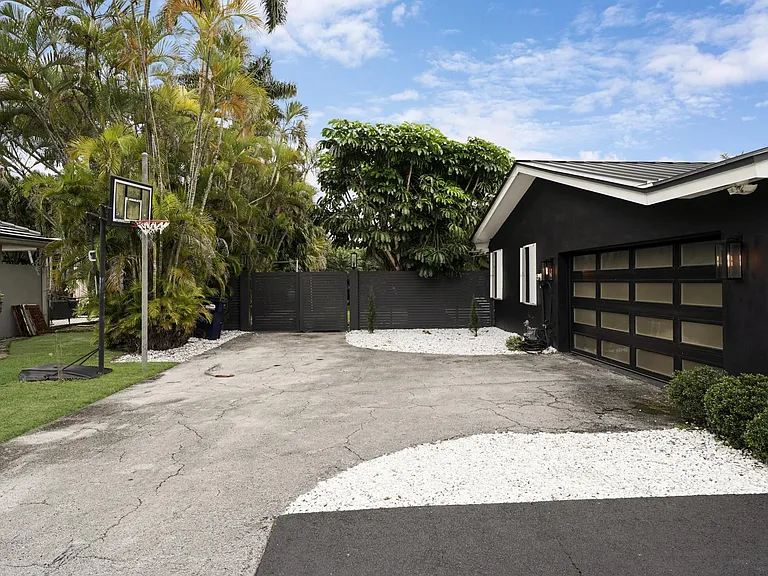 15315 SW 78th Ct — Photo 1