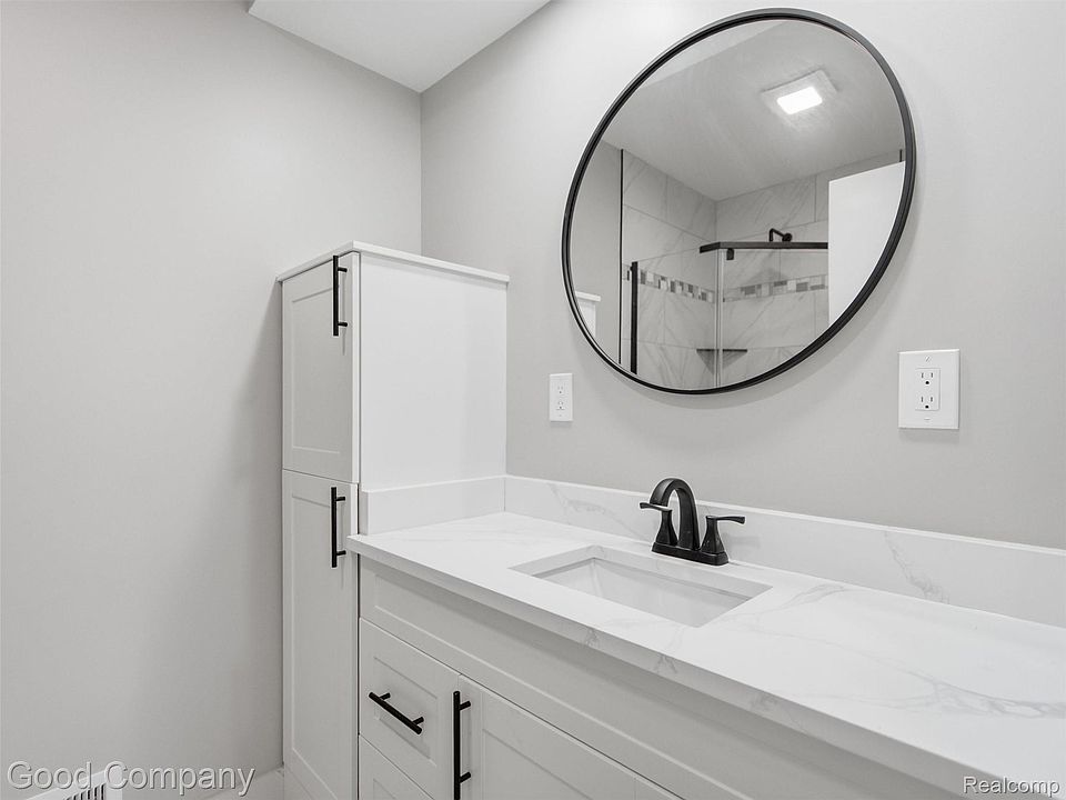 1112 Millard Ave, photo 28