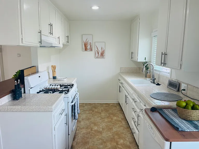 945 Main St #3 — Photo 2