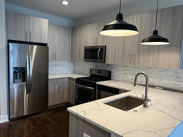 1st image of 5139 N Broadway St Unit 204