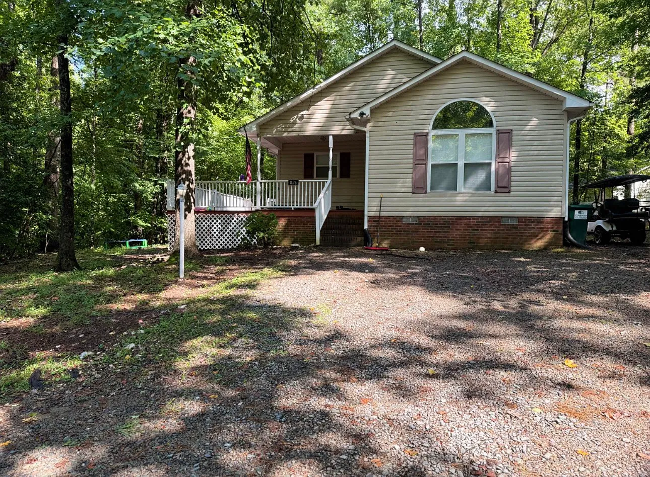 3 bed, 1600 sqft, $1,800 — Photo 1
