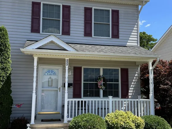 233 6th St, Luray, VA 22835