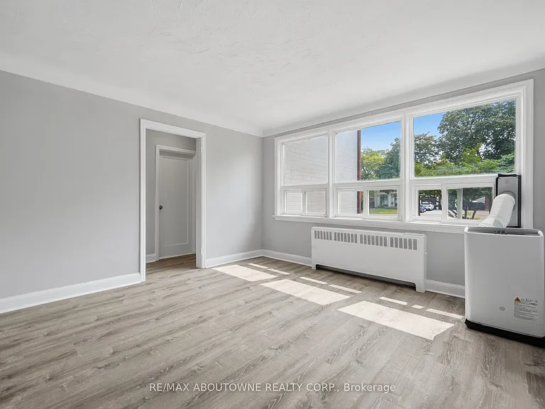 1037 Churchill Ave #1 — Photo 11